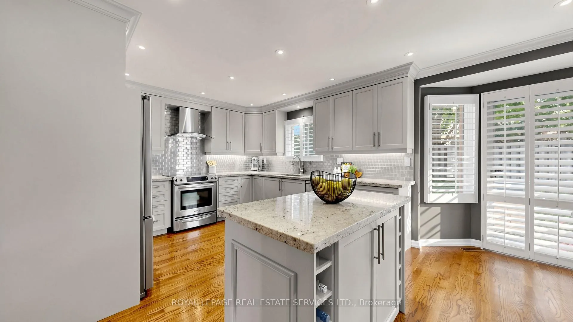 Photo 9 of 15 Maxwell Court, Vaughan, Uplands — HOMEH