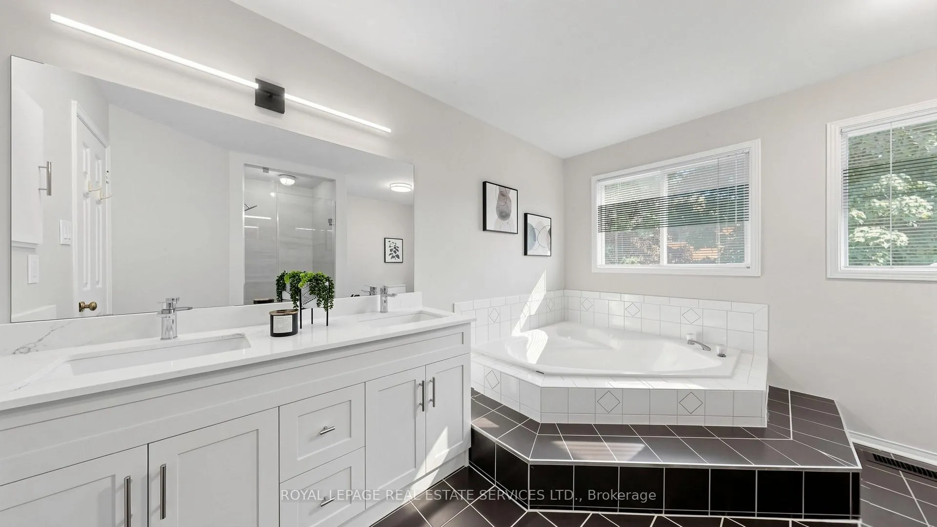 Photo 15 of 15 Maxwell Court, Vaughan, Uplands — HOMEH