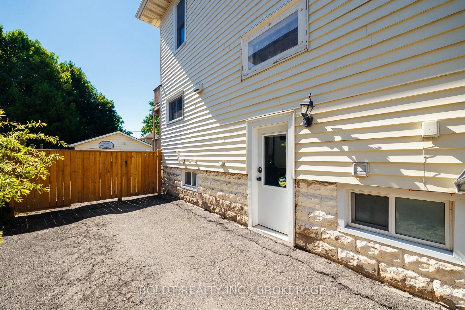 Photo 3 of 5285 Third Avenue, Niagara Falls, Cherrywood — HOMEH