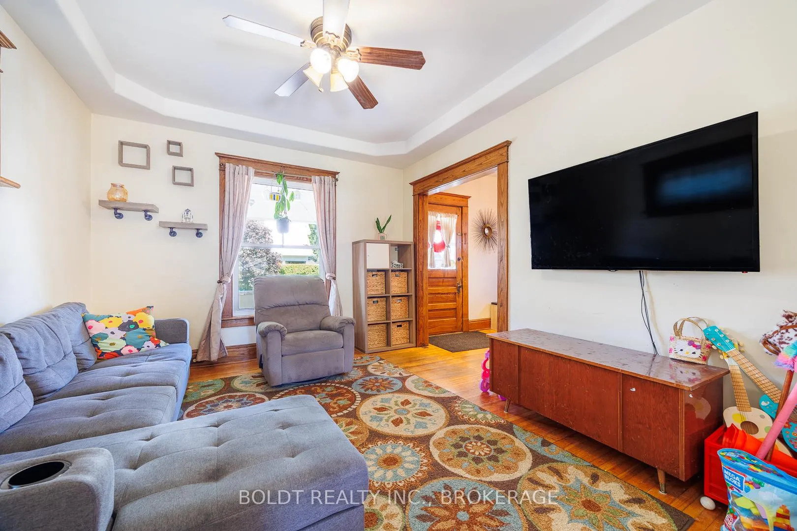 Photo 9 of 5285 Third Avenue, Niagara Falls, Cherrywood — HOMEH