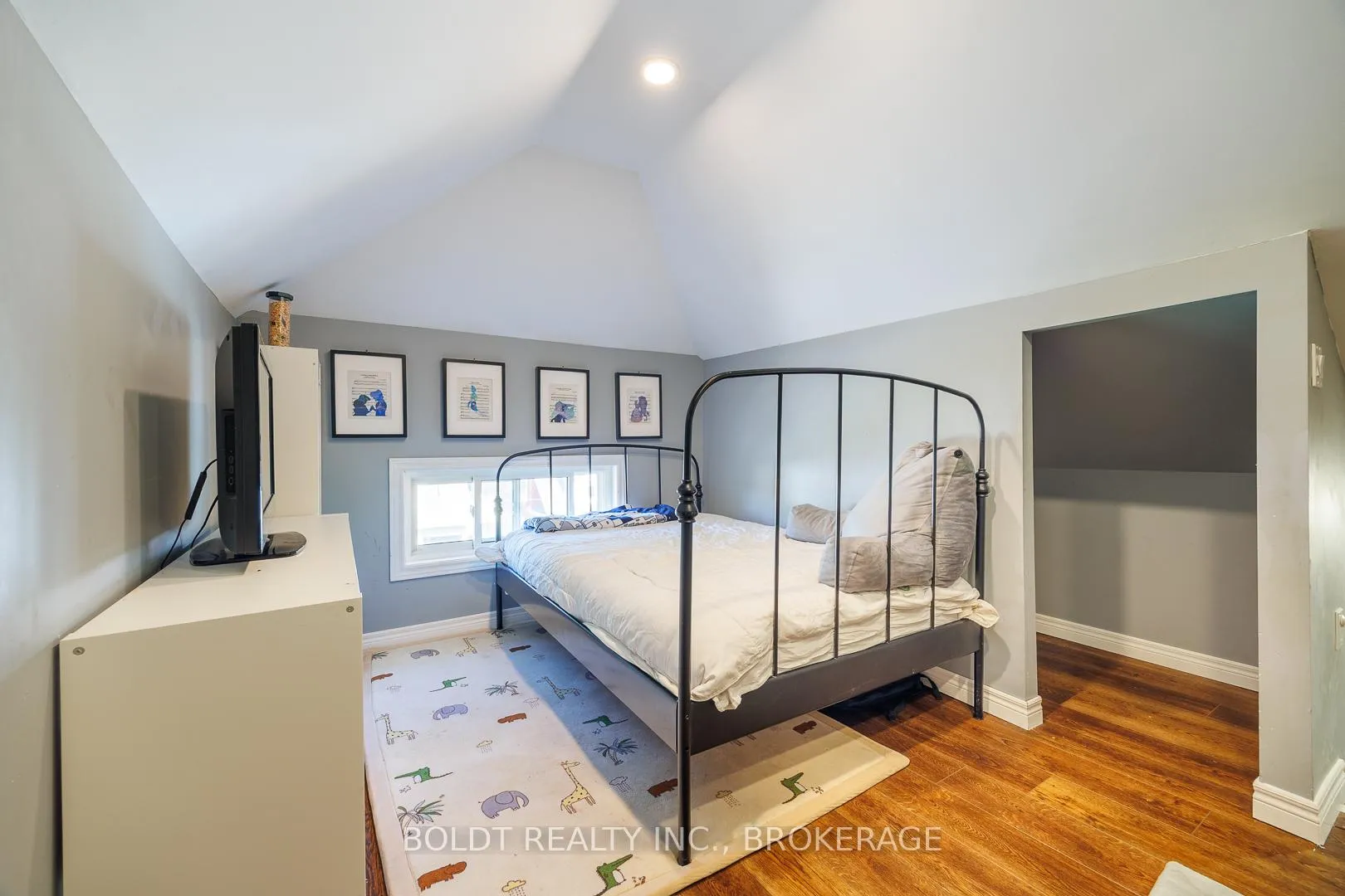 Photo 17 of 5285 Third Avenue, Niagara Falls, Cherrywood — HOMEH