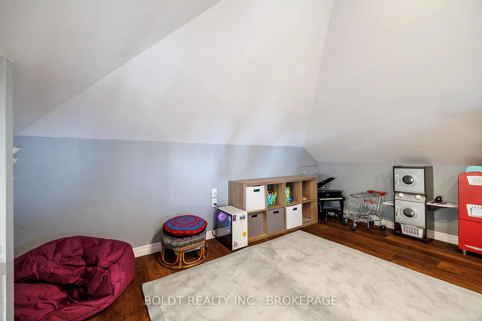 Photo 18 of 5285 Third Avenue, Niagara Falls, Cherrywood — HOMEH