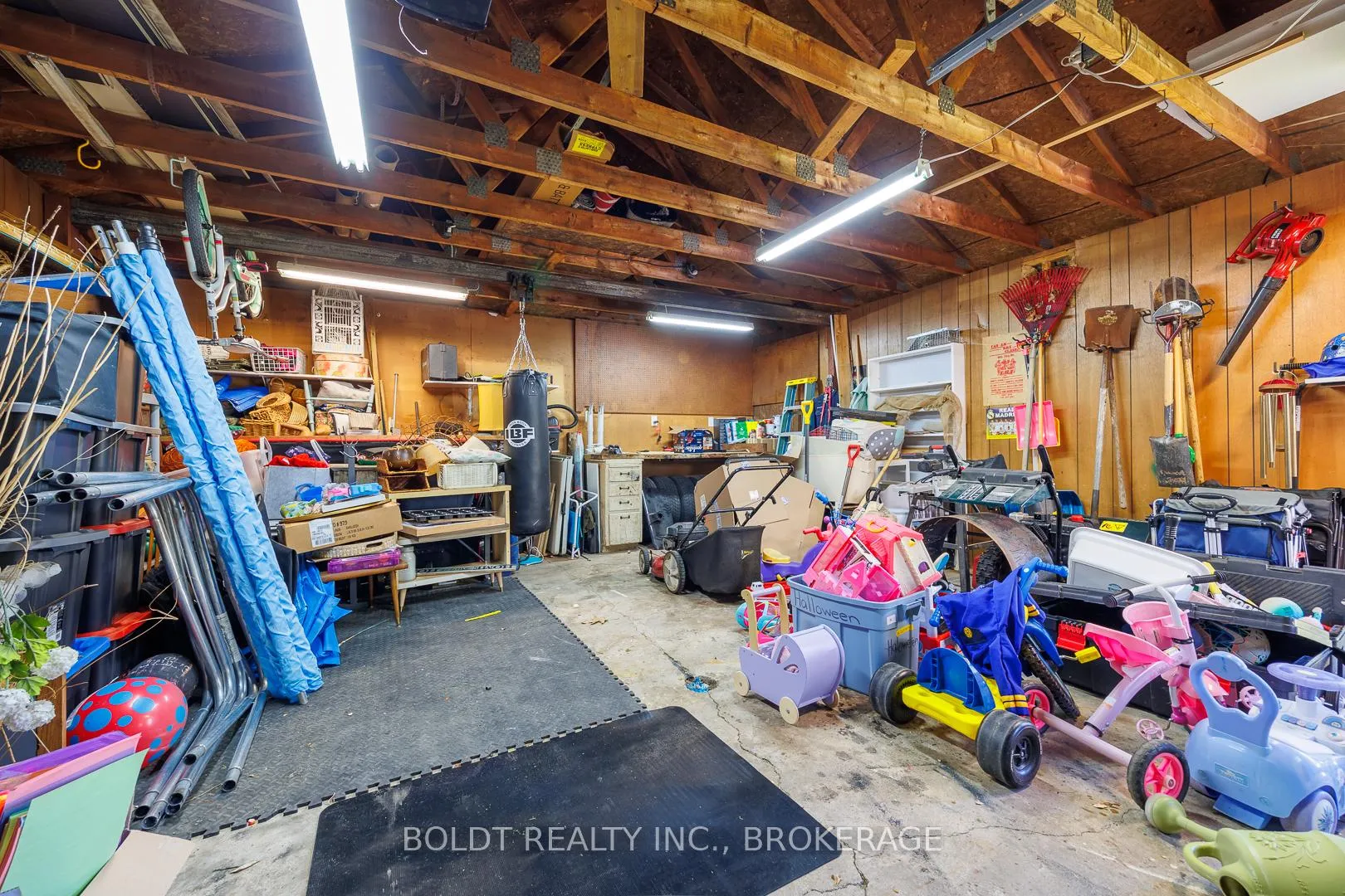 Photo 23 of 5285 Third Avenue, Niagara Falls, Cherrywood — HOMEH