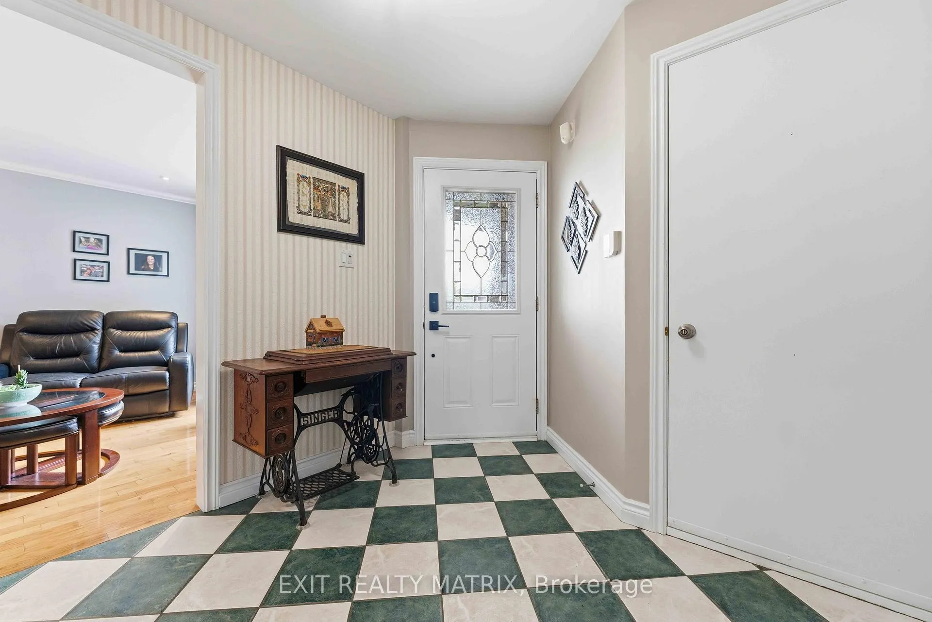 Photo 3 of 6582 Richer Drive, Ottawa, Chateauneuf — HOMEH