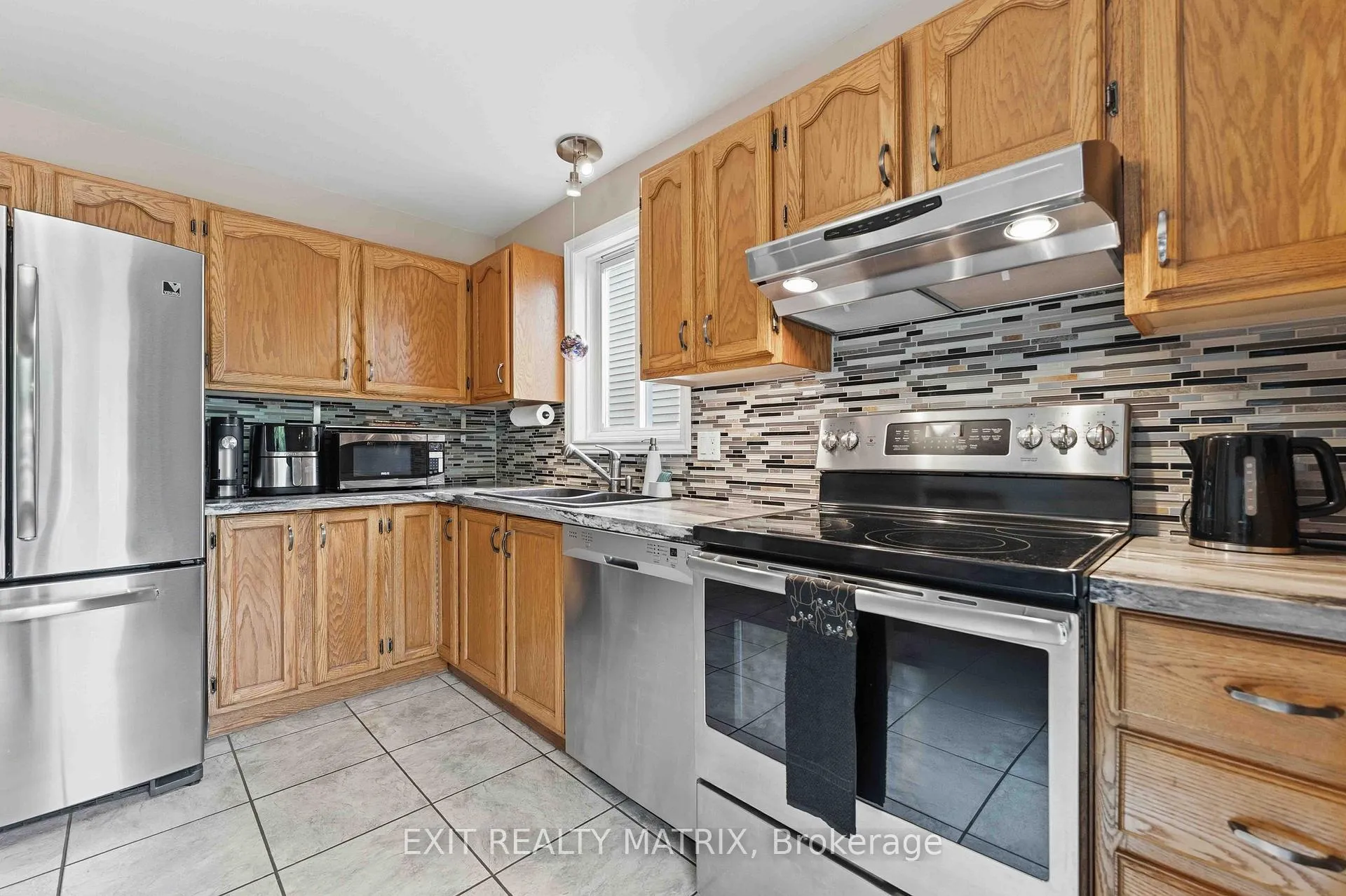 Photo 12 of 6582 Richer Drive, Ottawa, Chateauneuf — HOMEH