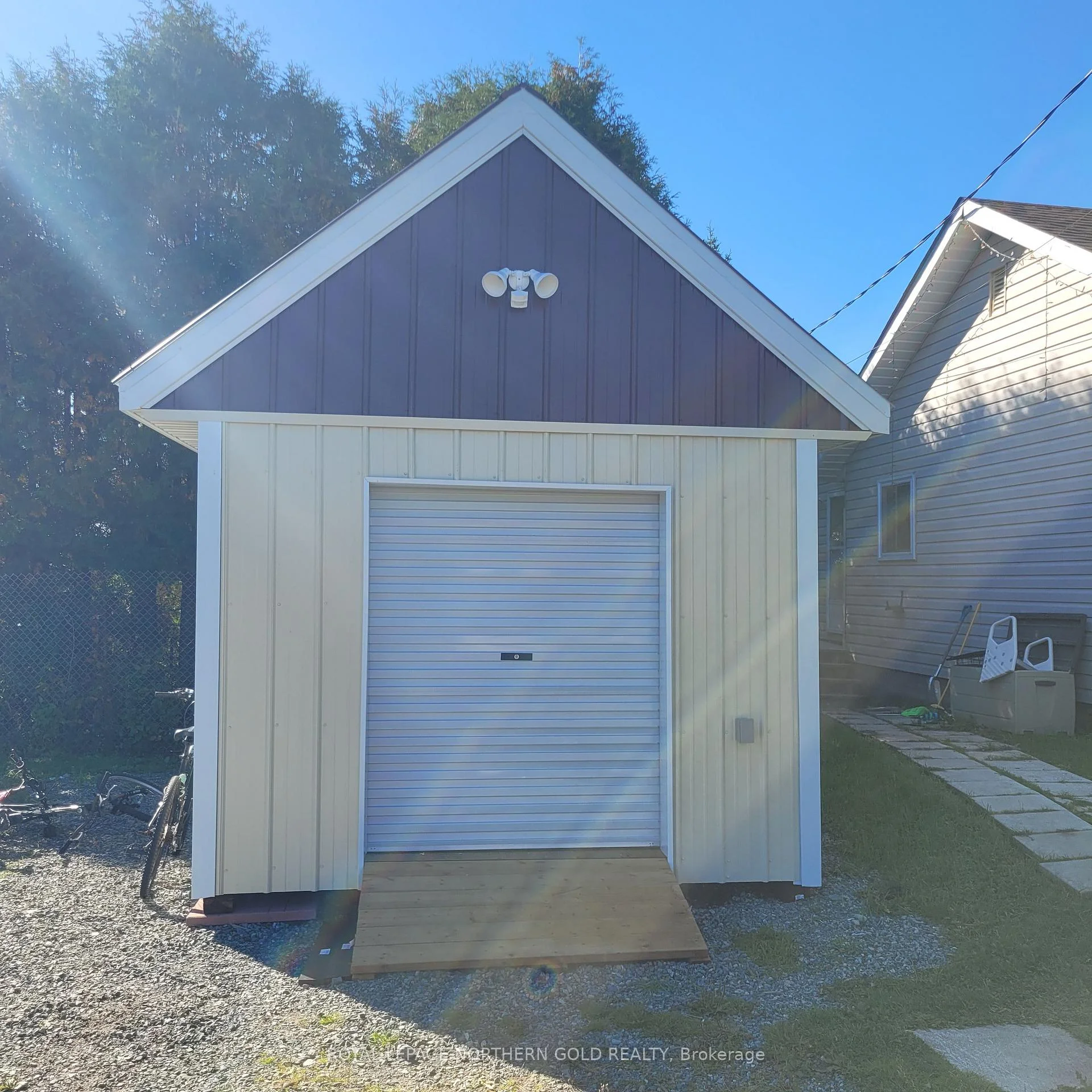 Photo 13 of 61 Eighth Avenue, Kirkland Lake, Larder Lake — HOMEH