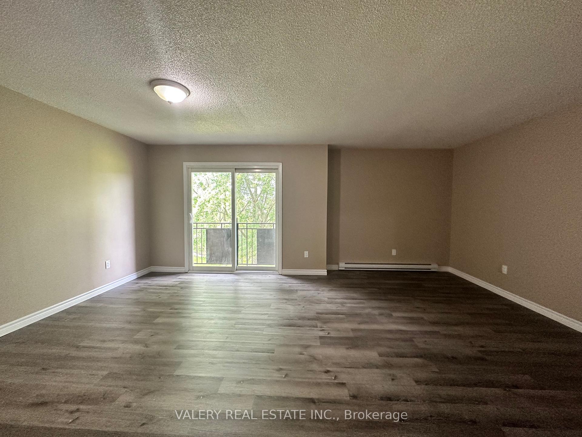 Photo 3 of Unit 8, 15 Lowndes Avenue, Georgina, Keswick South — HOMEH