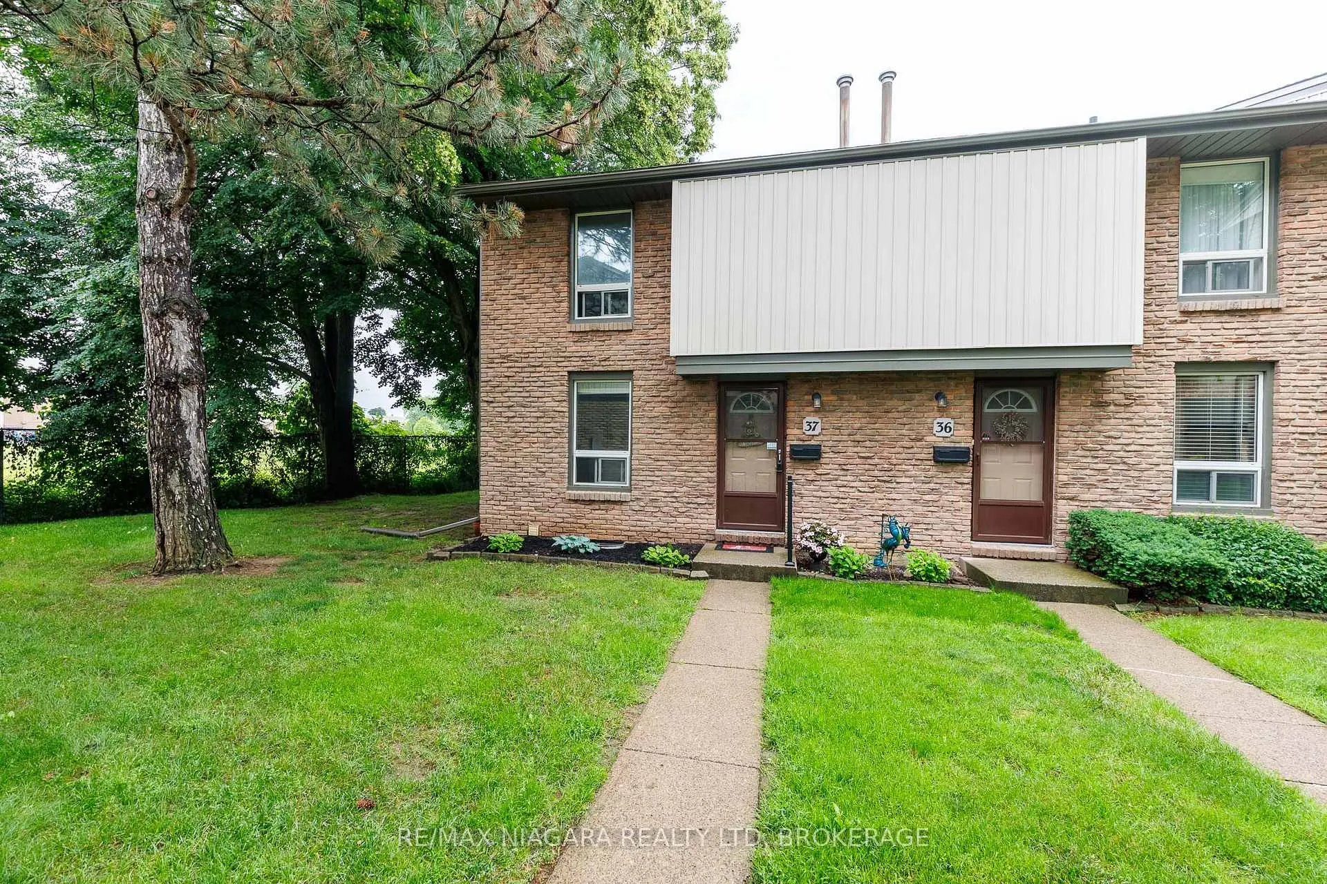 Photo 2 of Unit 37, 302 Vine Street, St. Catharines, Carlton/Bunting — HOMEH