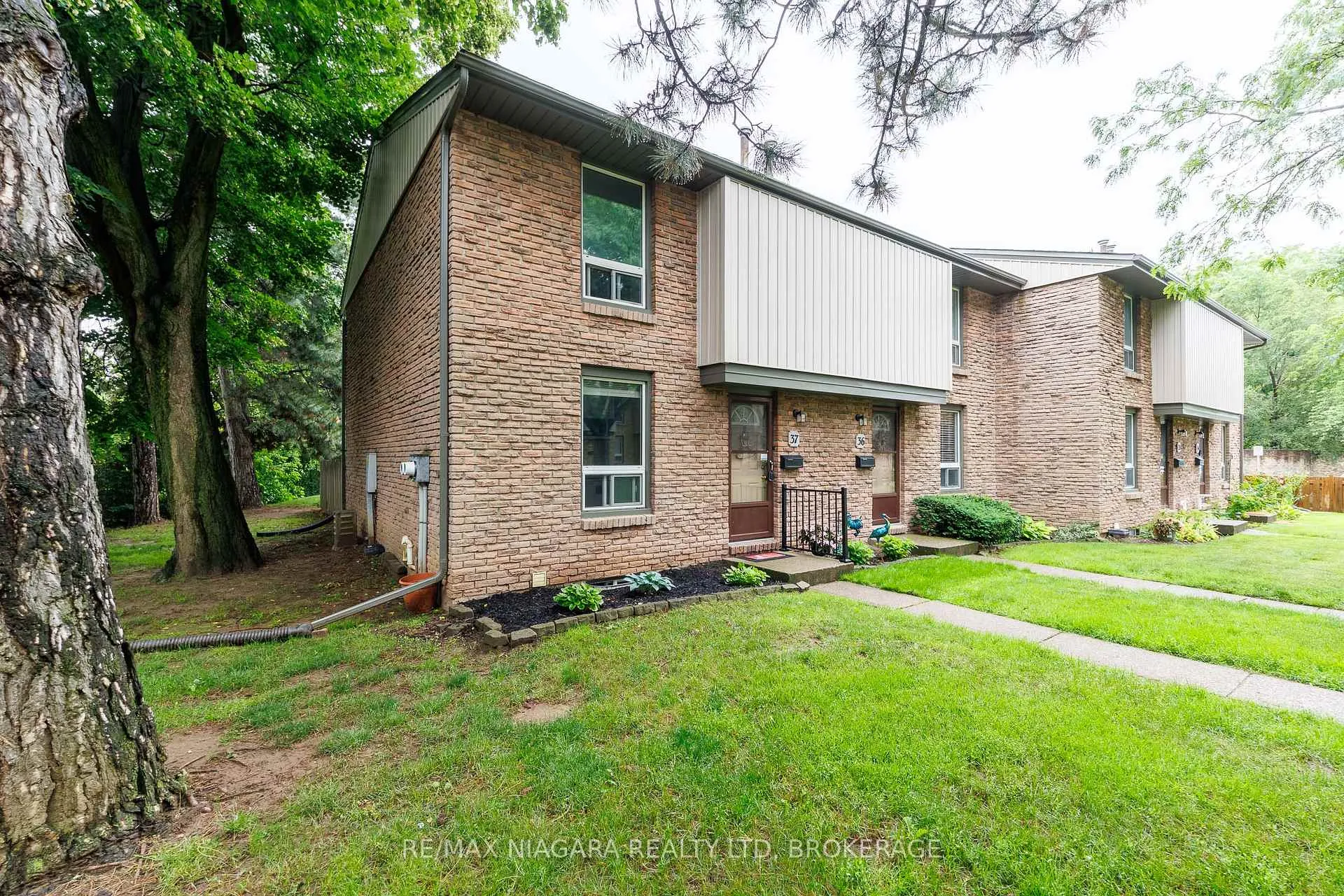 Photo 3 of Unit 37, 302 Vine Street, St. Catharines, Carlton/Bunting — HOMEH