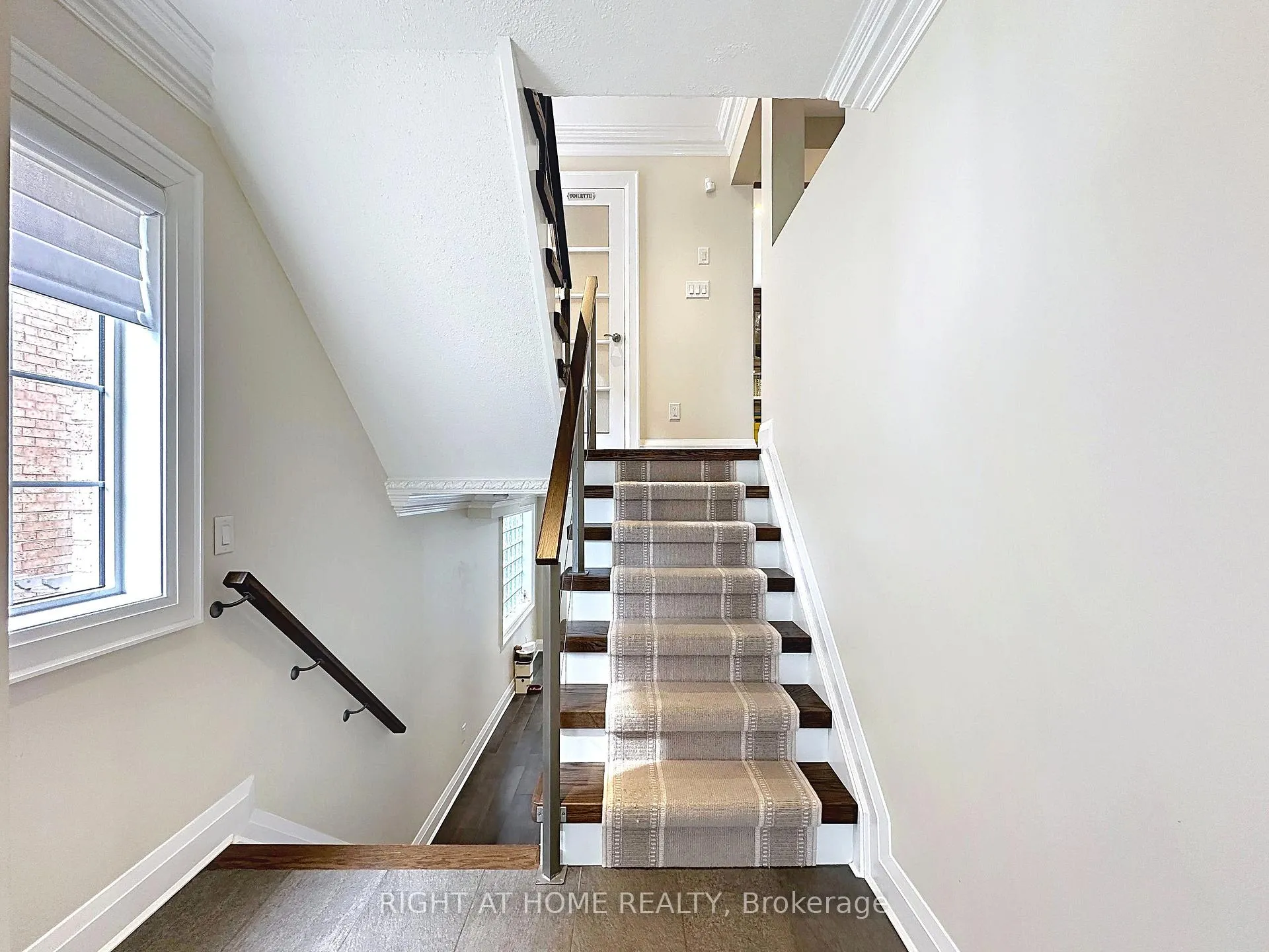 Photo 2 of 2547 Gill Crescent, Oakville, River Oaks — HOMEH