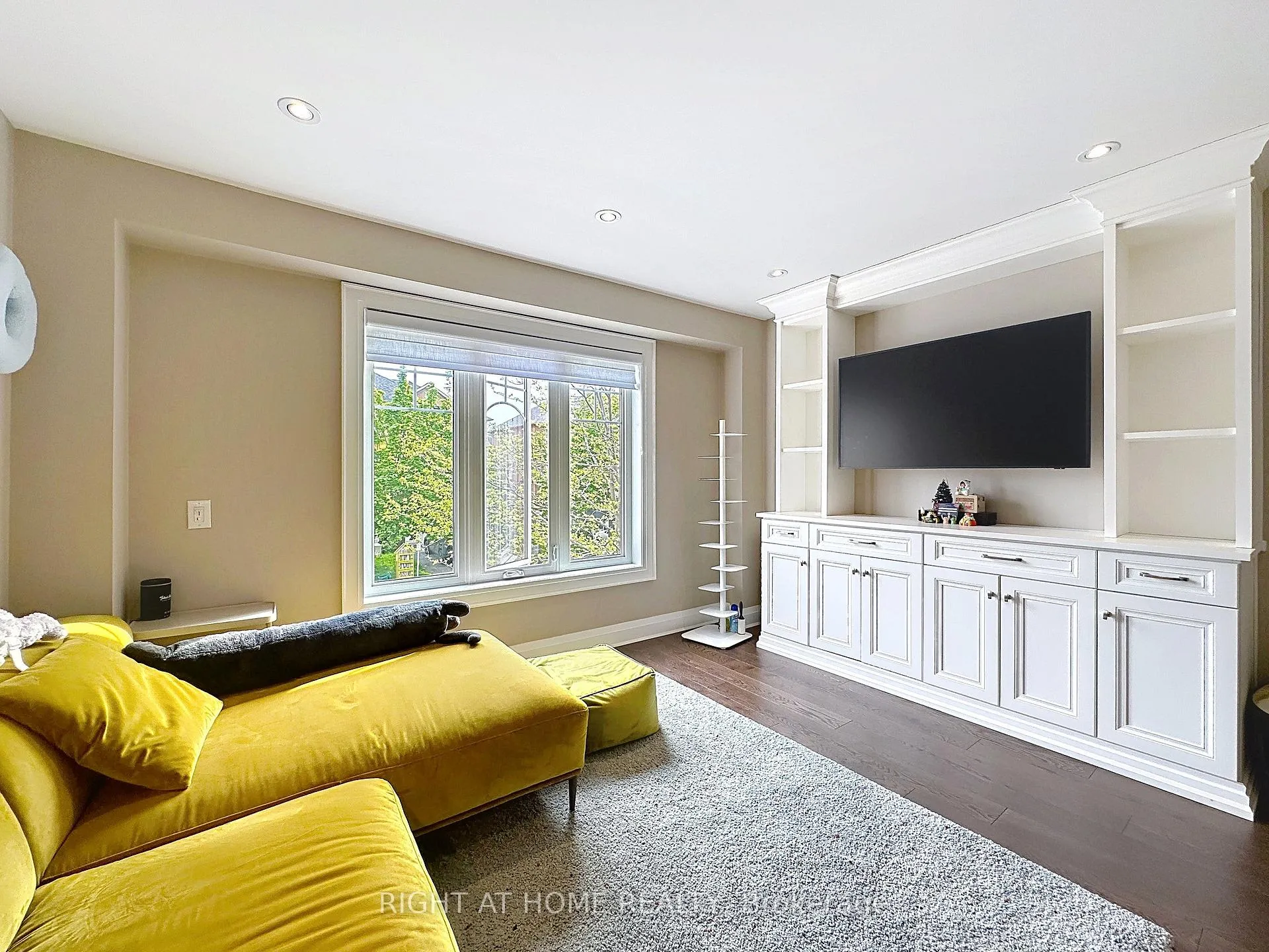 Photo 3 of 2547 Gill Crescent, Oakville, River Oaks — HOMEH