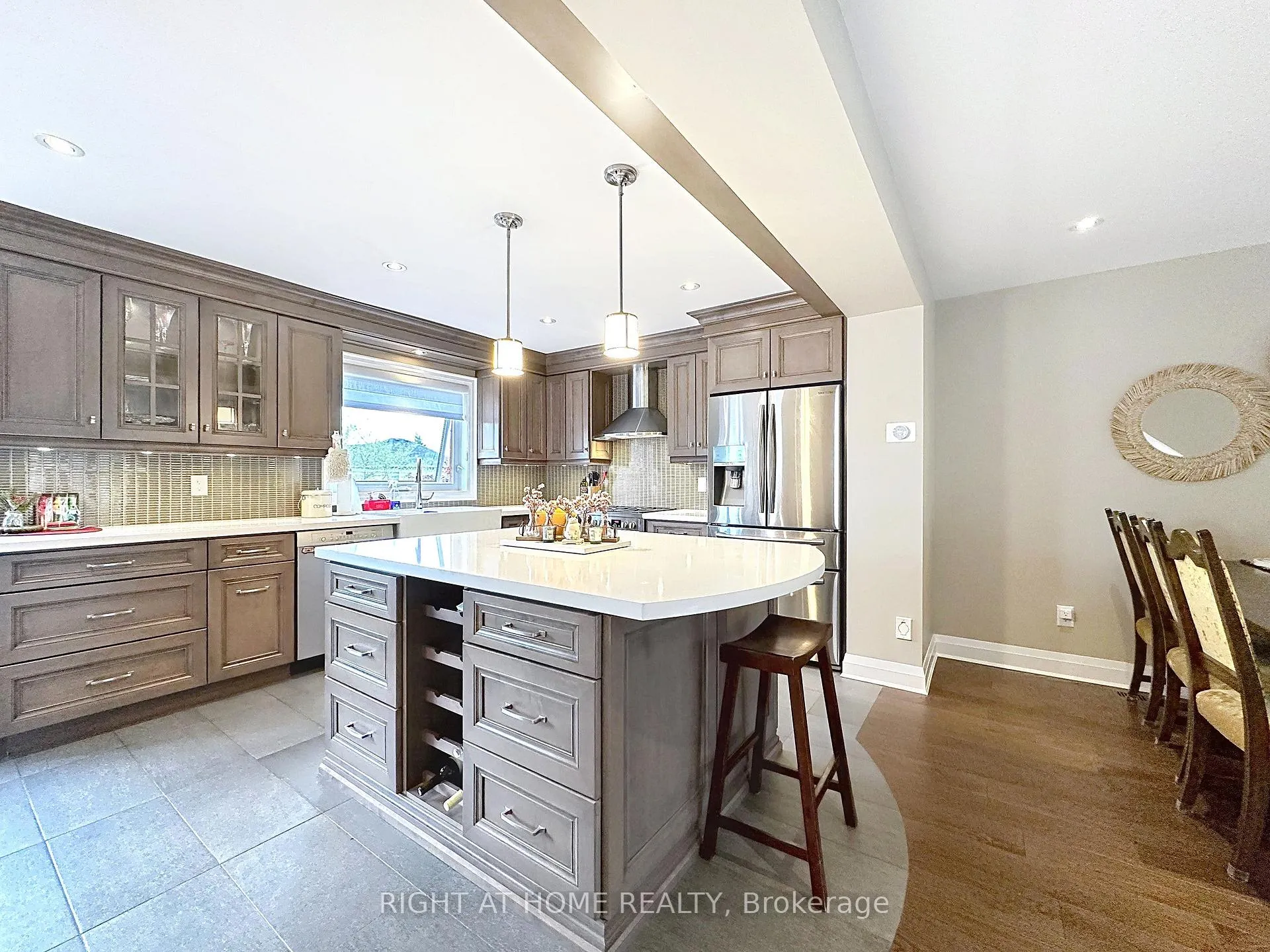 Photo 5 of 2547 Gill Crescent, Oakville, River Oaks — HOMEH