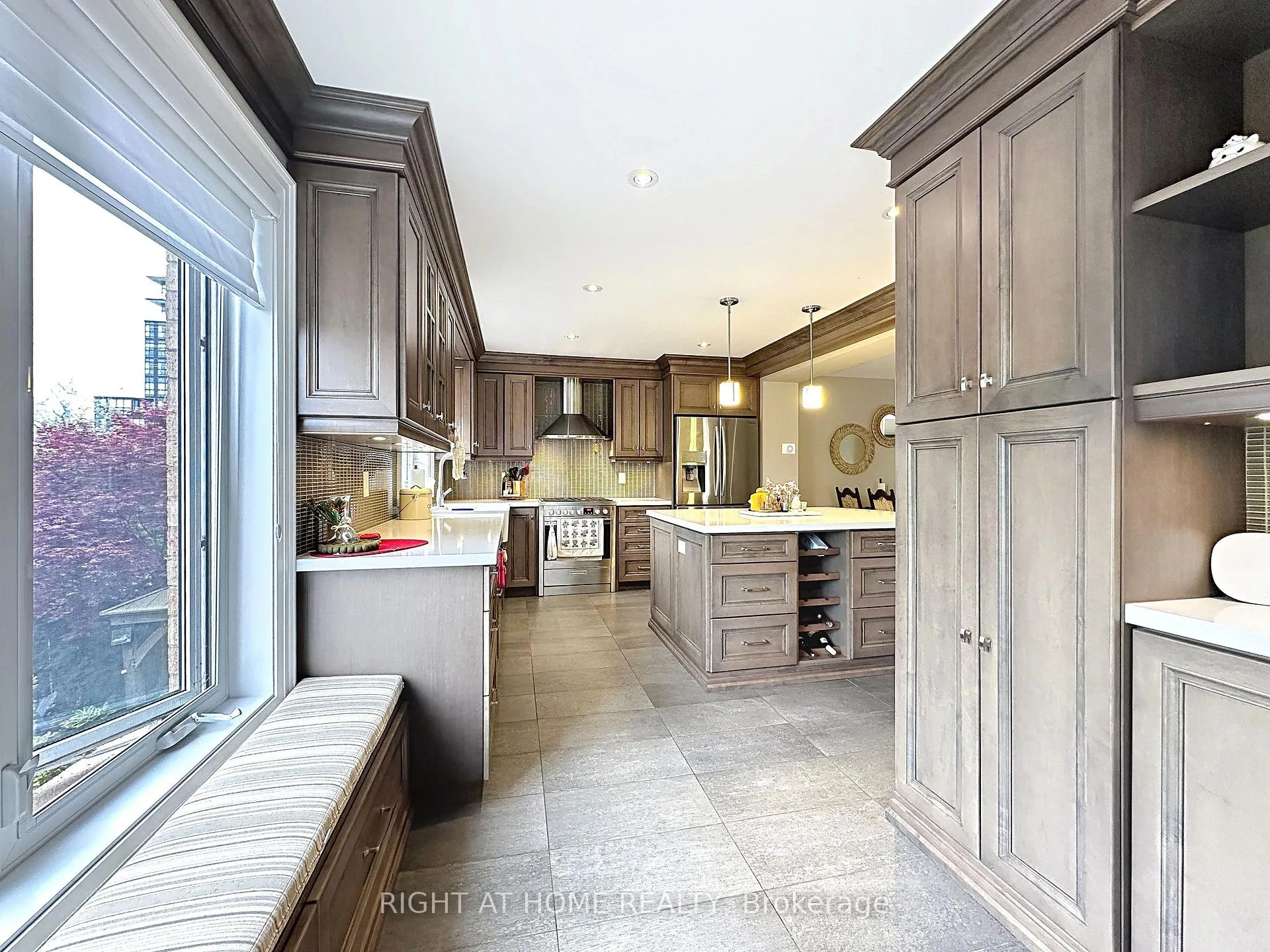 Photo 10 of 2547 Gill Crescent, Oakville, River Oaks — HOMEH
