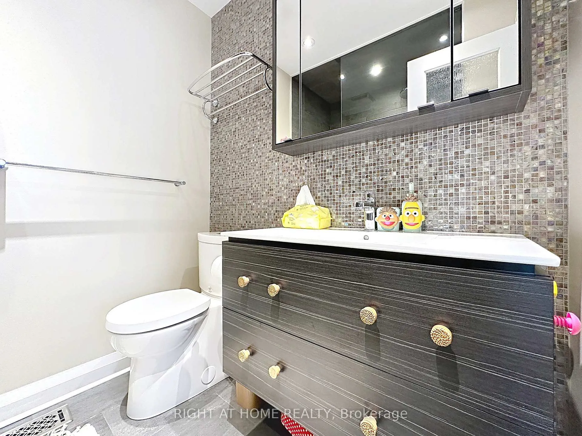 Photo 12 of 2547 Gill Crescent, Oakville, River Oaks — HOMEH
