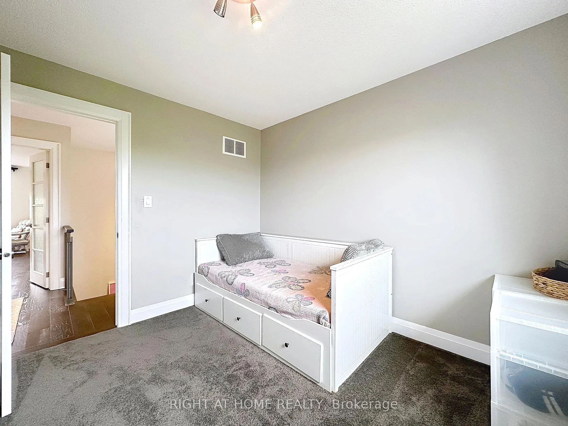 Photo 16 of 2547 Gill Crescent, Oakville, River Oaks — HOMEH