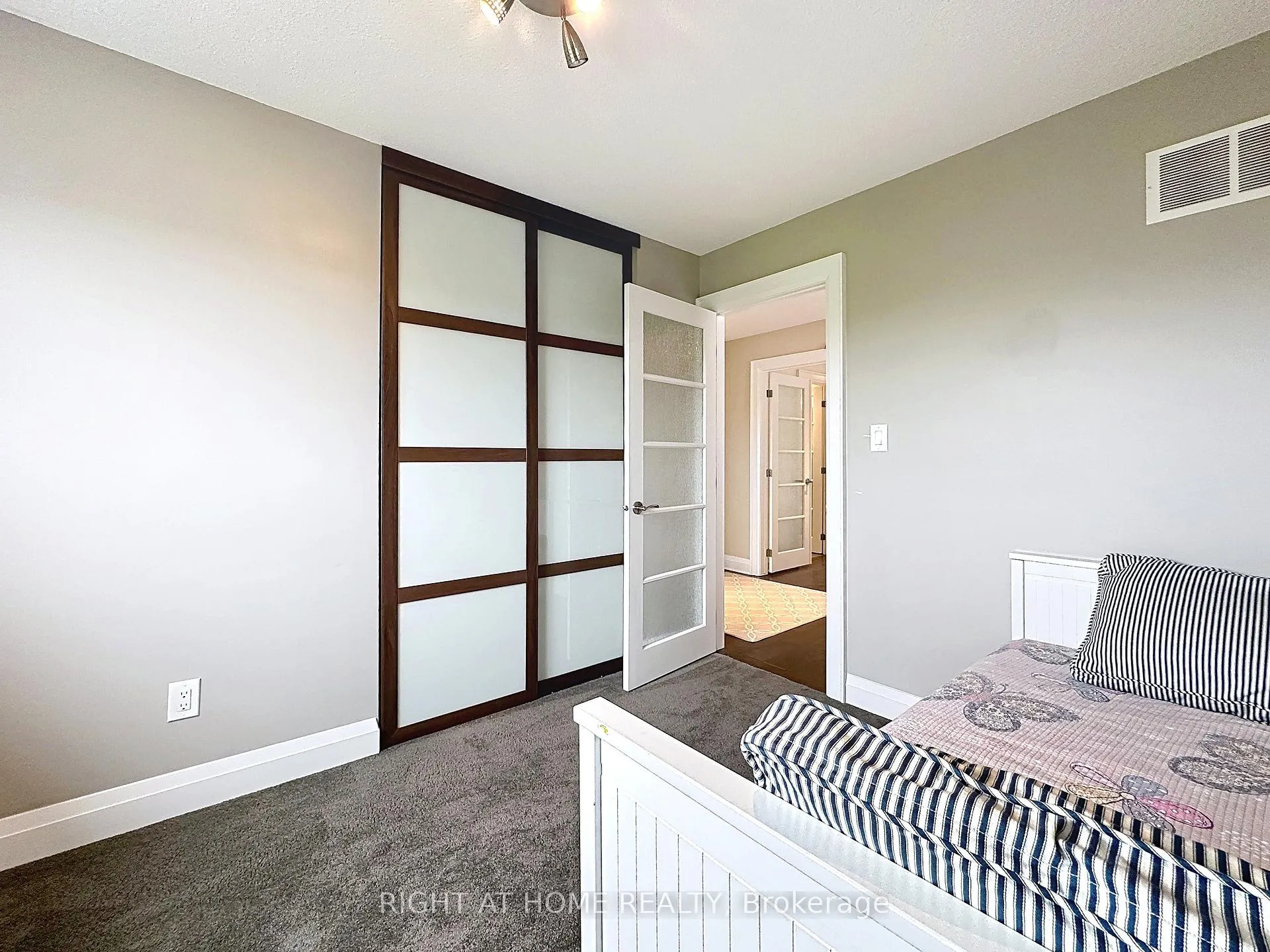 Photo 17 of 2547 Gill Crescent, Oakville, River Oaks — HOMEH