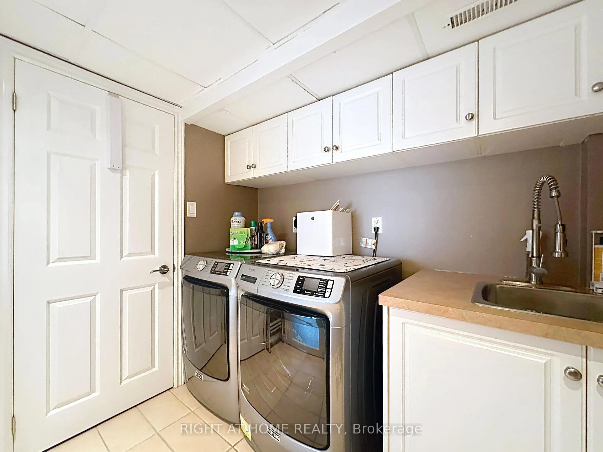 Photo 21 of 2547 Gill Crescent, Oakville, River Oaks — HOMEH