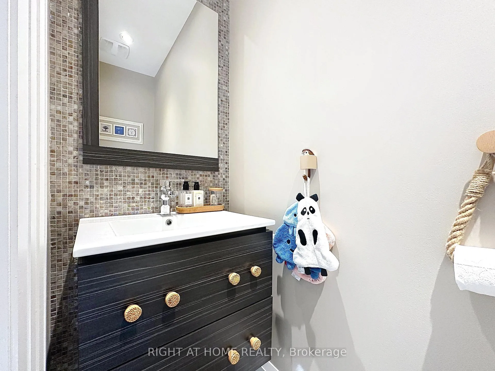 Photo 24 of 2547 Gill Crescent, Oakville, River Oaks — HOMEH