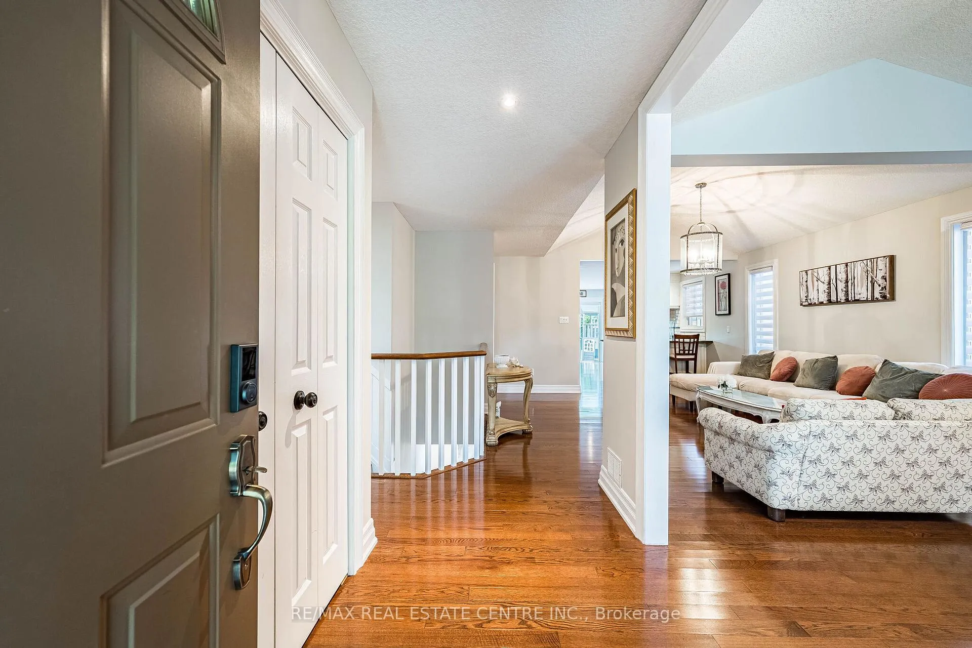 Photo 3 of 506 Jones Road, Hamilton, Lakeshore — HOMEH