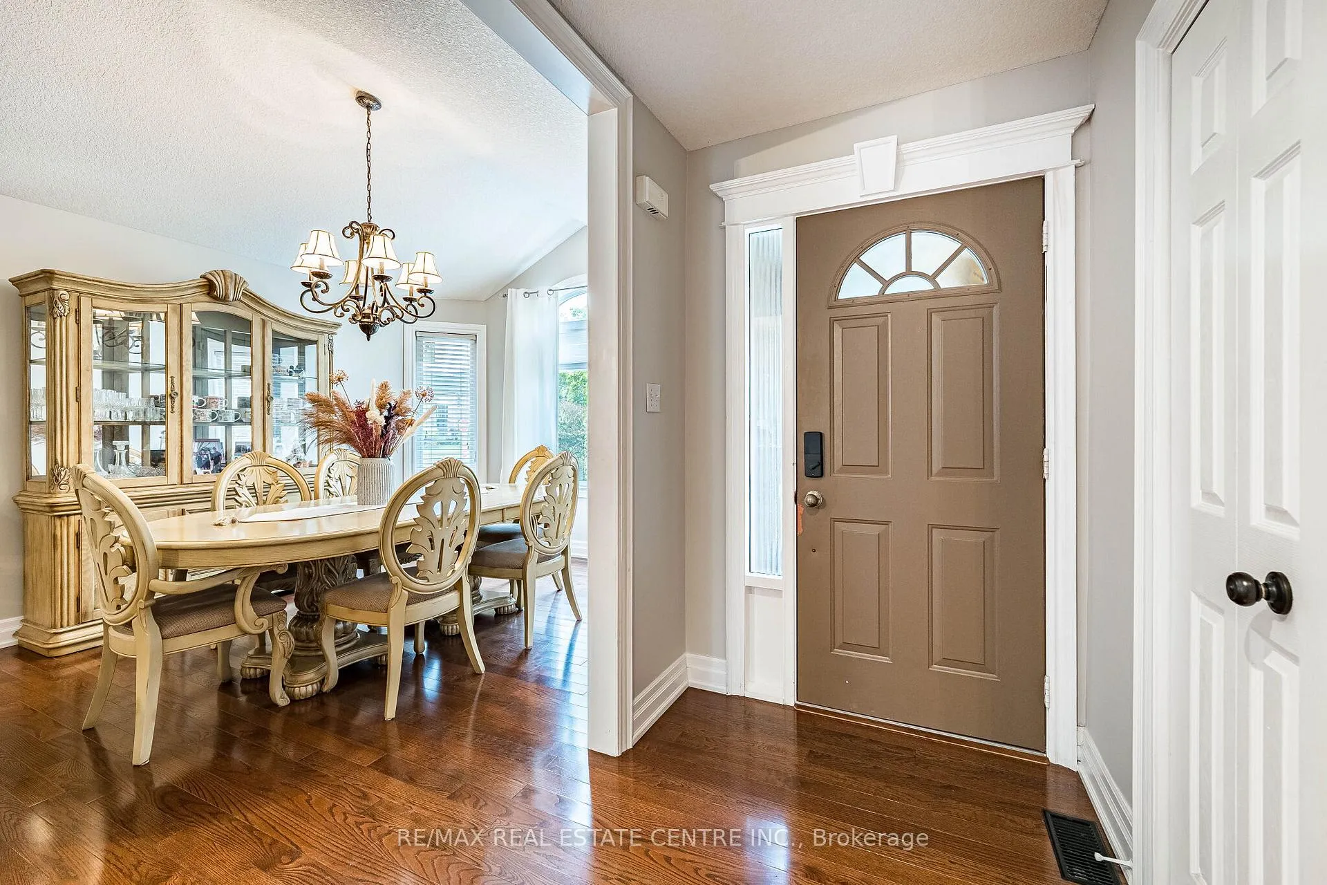 Photo 4 of 506 Jones Road, Hamilton, Lakeshore — HOMEH