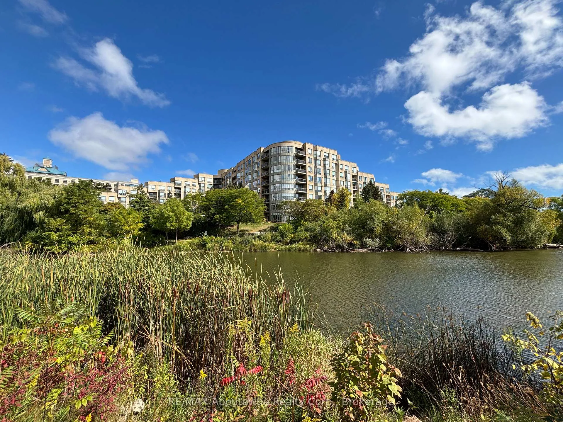 Photo of Unit 406, 2511 Lakeshore Road W
