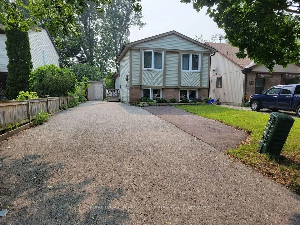 Photo 2 of Unit Upper, 20 Mowat Crescent, Barrie, Letitia Heights — HOMEH