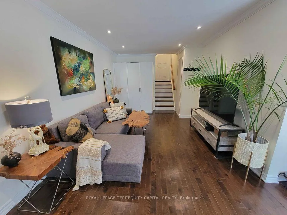 Photo 4 of Unit Upper, 20 Mowat Crescent, Barrie, Letitia Heights — HOMEH