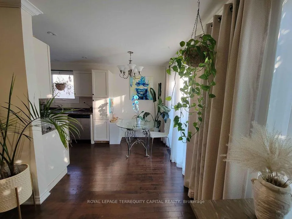 Photo 5 of Unit Upper, 20 Mowat Crescent, Barrie, Letitia Heights — HOMEH