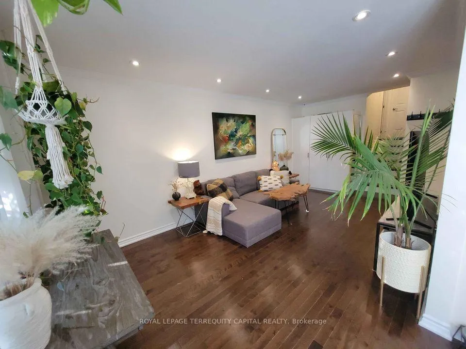 Photo 7 of Unit Upper, 20 Mowat Crescent, Barrie, Letitia Heights — HOMEH