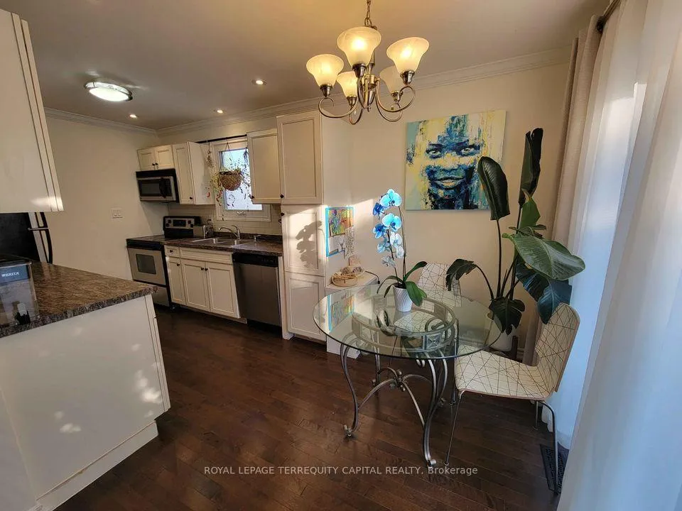 Photo 8 of Unit Upper, 20 Mowat Crescent, Barrie, Letitia Heights — HOMEH