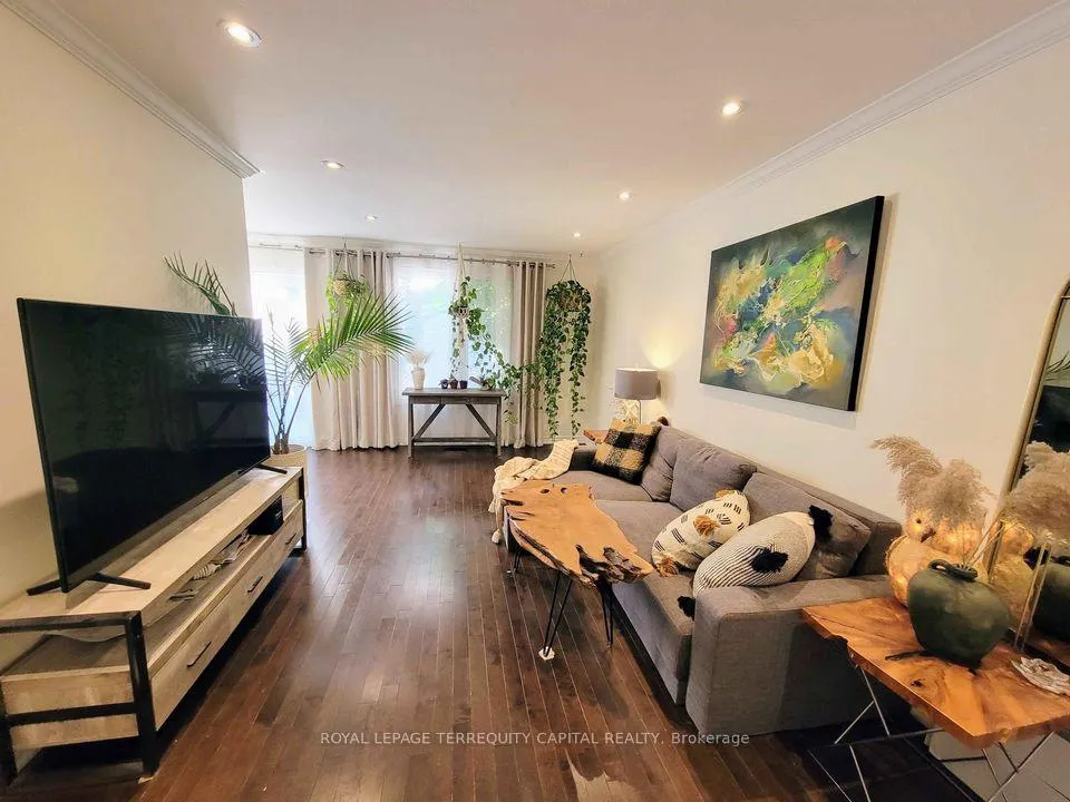 Photo 12 of Unit Upper, 20 Mowat Crescent, Barrie, Letitia Heights — HOMEH