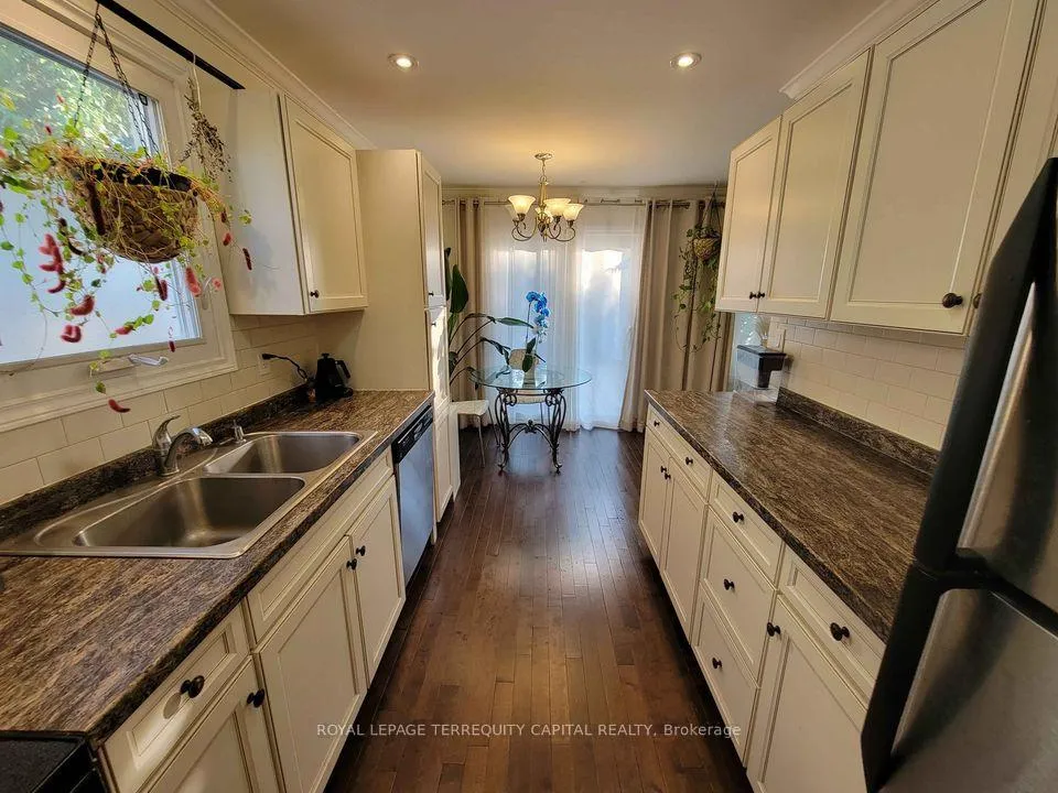 Photo 14 of Unit Upper, 20 Mowat Crescent, Barrie, Letitia Heights — HOMEH