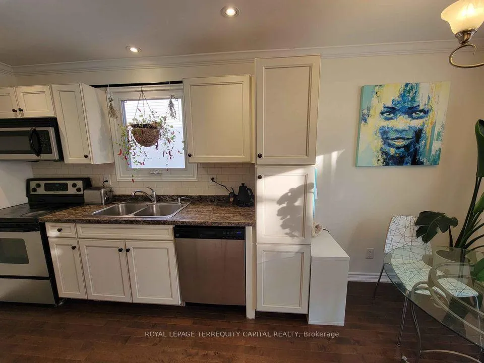 Photo 15 of Unit Upper, 20 Mowat Crescent, Barrie, Letitia Heights — HOMEH