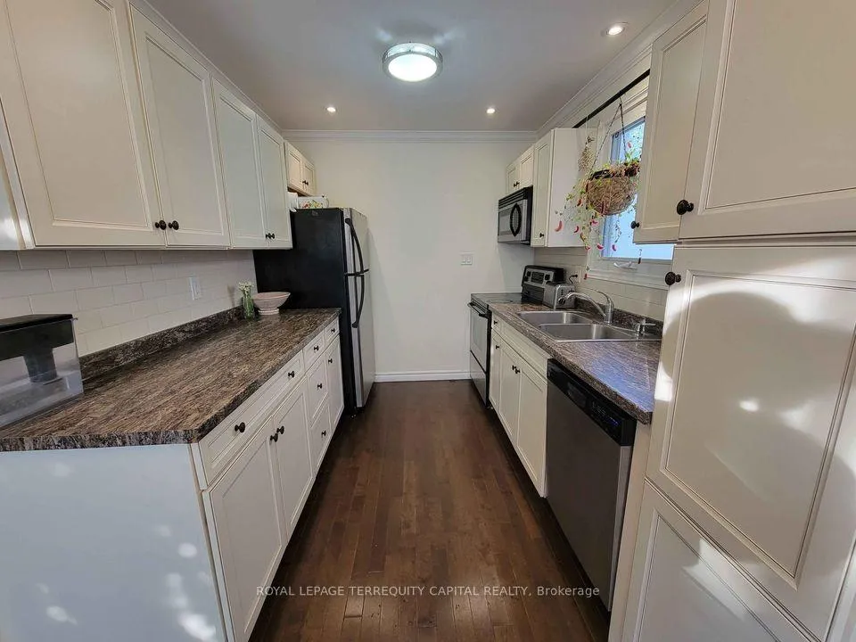 Photo 16 of Unit Upper, 20 Mowat Crescent, Barrie, Letitia Heights — HOMEH