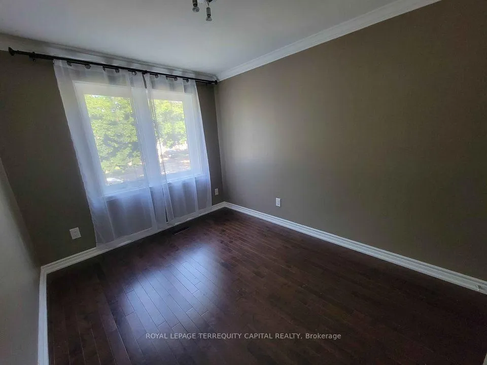 Photo 23 of Unit Upper, 20 Mowat Crescent, Barrie, Letitia Heights — HOMEH