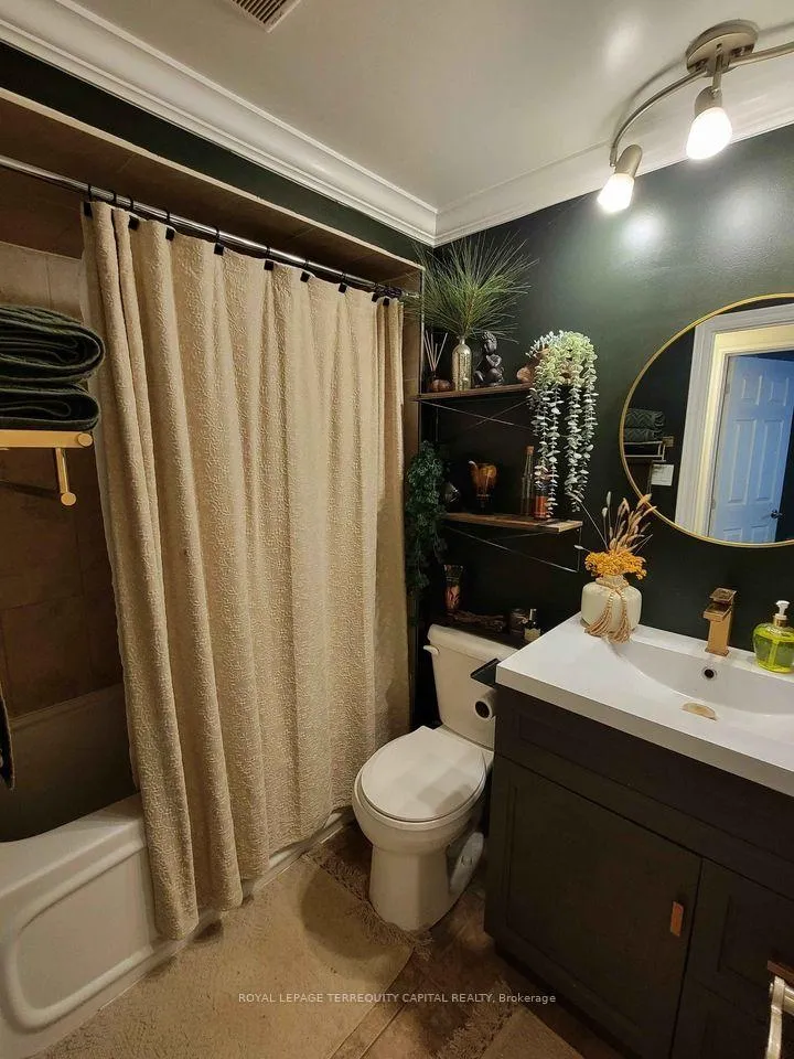 Photo 27 of Unit Upper, 20 Mowat Crescent, Barrie, Letitia Heights — HOMEH