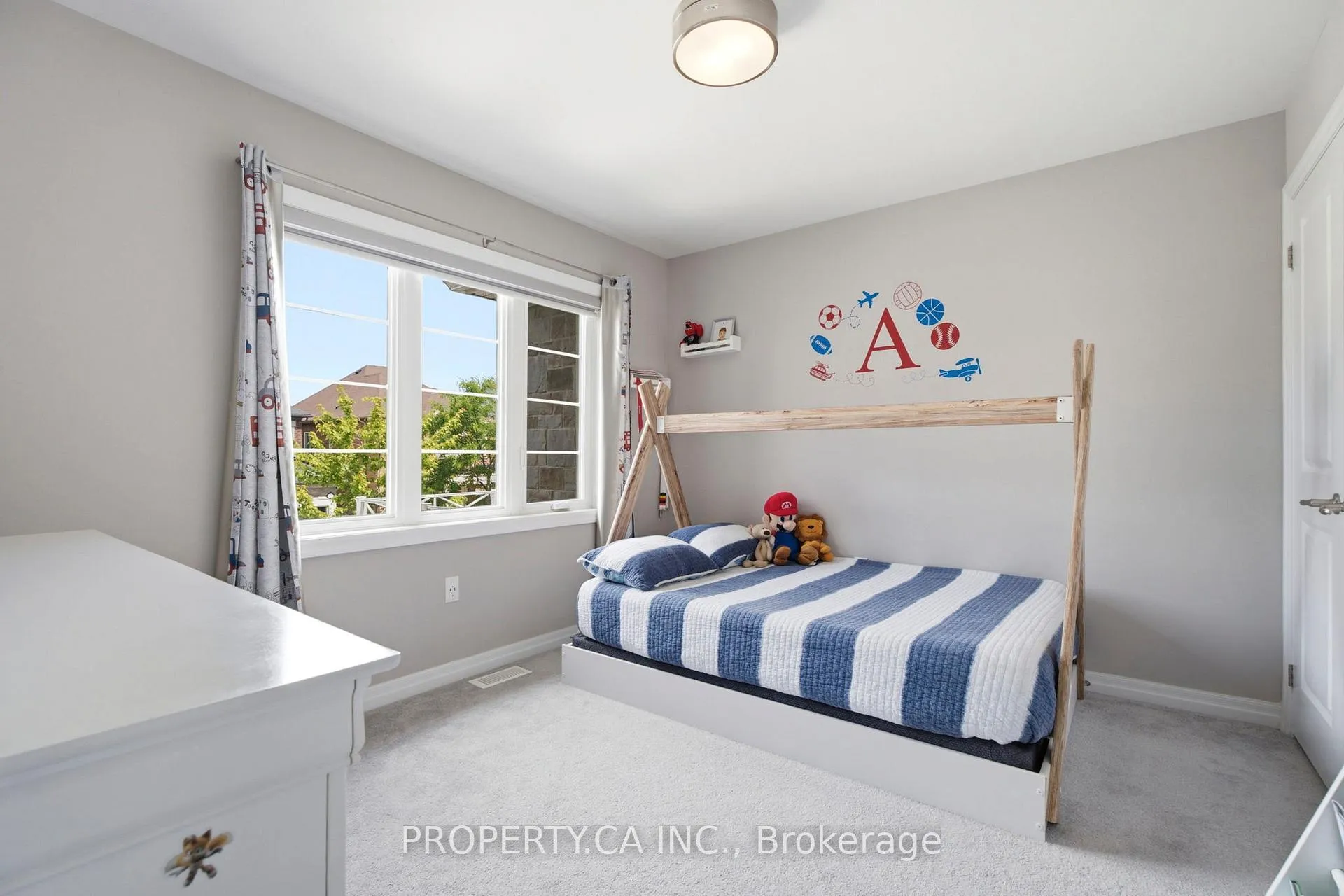 Photo 19 of 134 Kaitting Trail, Oakville, Glenorchy — HOMEH