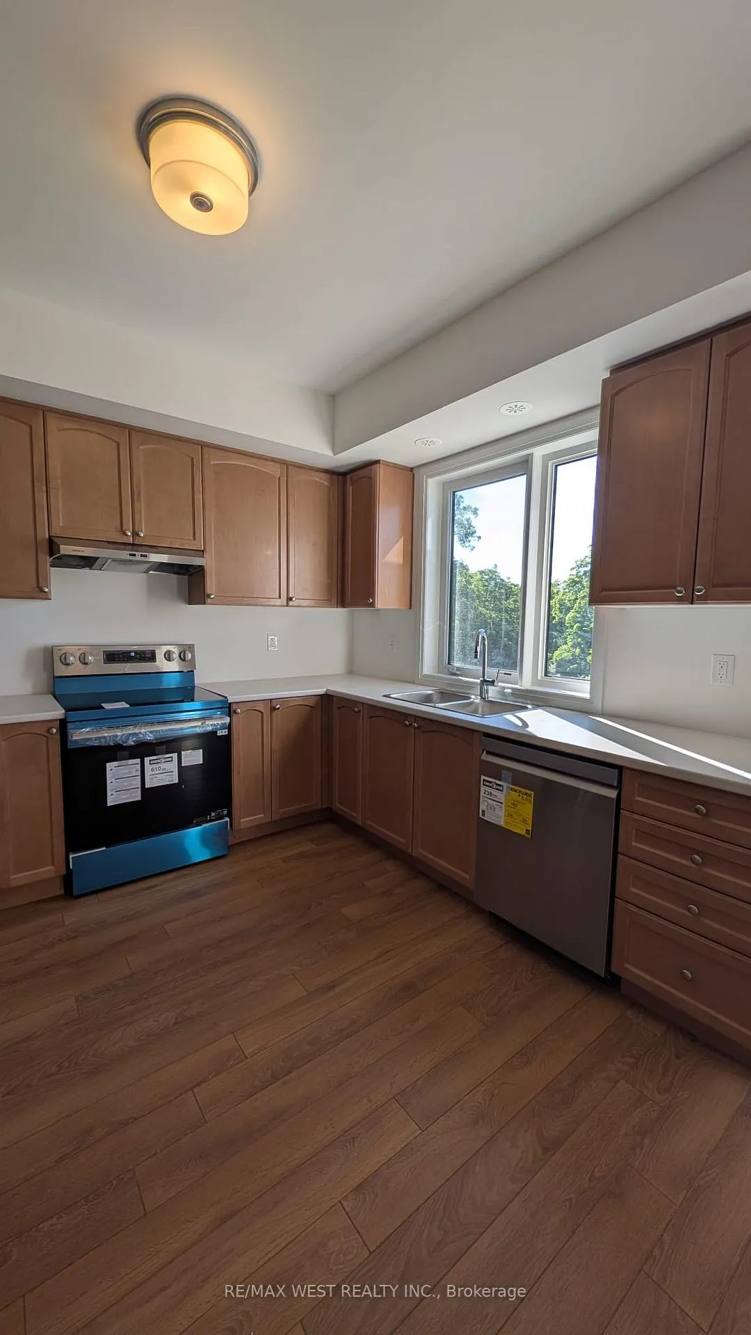 Photo 3 of Unit 30, 660 Colborne Street W, Brantford — HOMEH