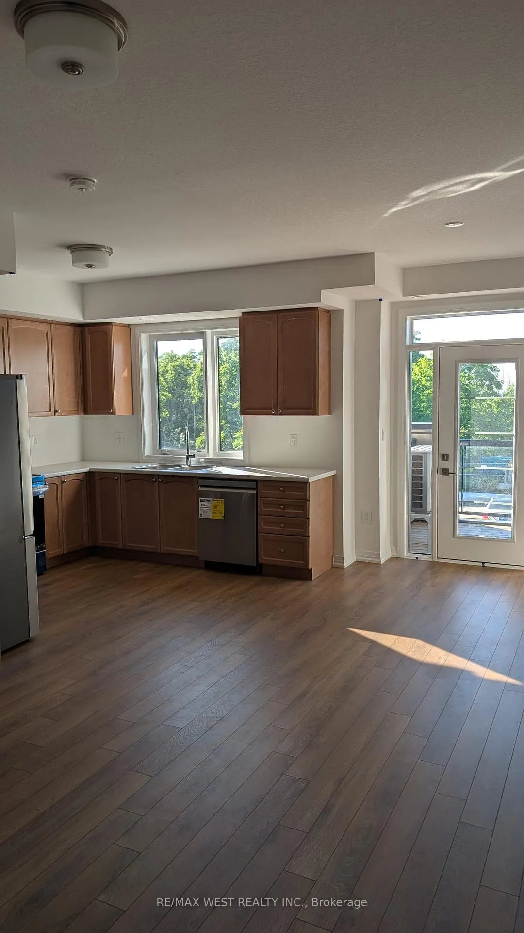 Photo 6 of Unit 30, 660 Colborne Street W, Brantford — HOMEH
