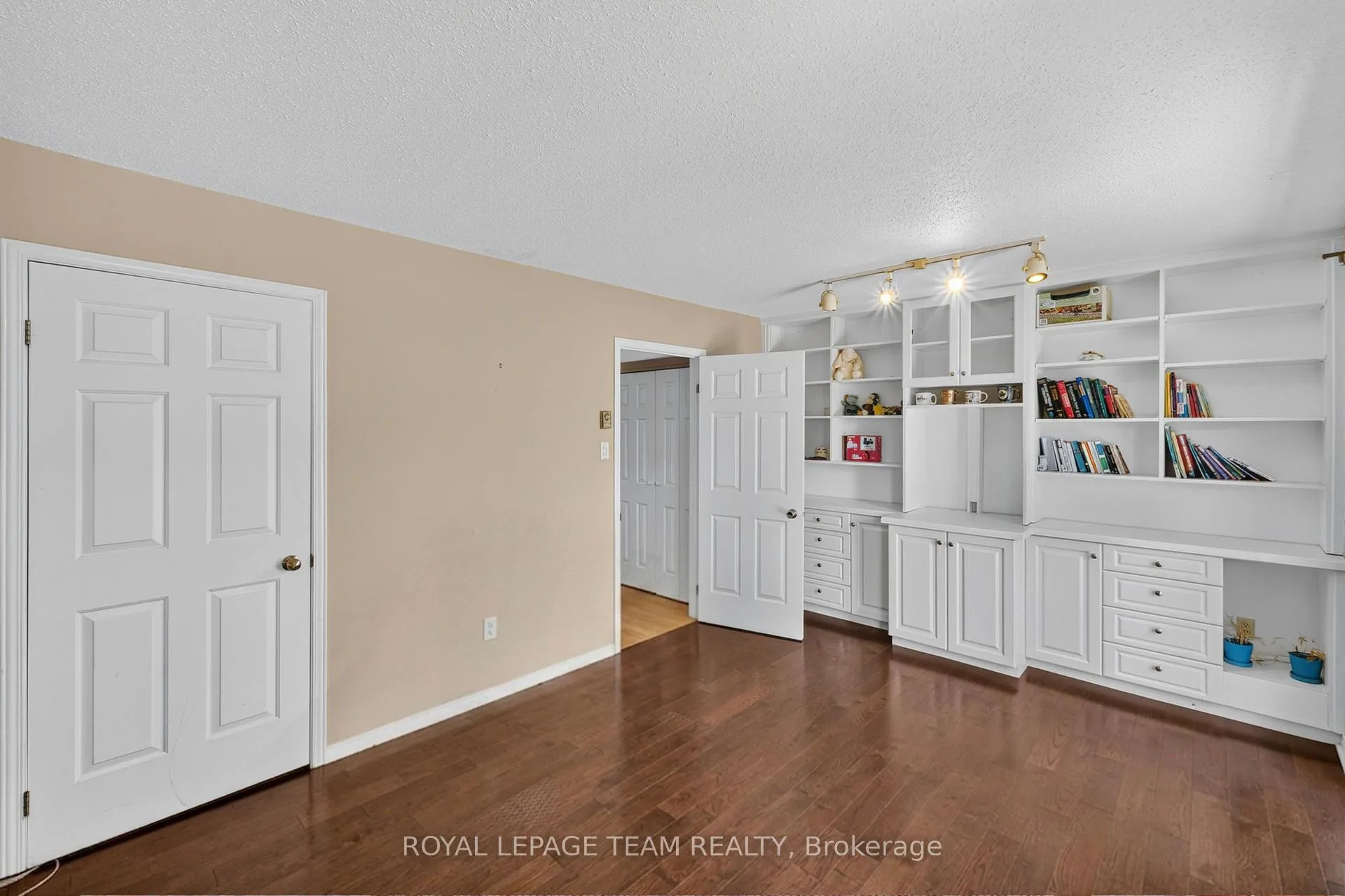 Photo 7 of 2086 Carling Avenue, Ottawa, McKellar Heights/Glabar Park — HOMEH