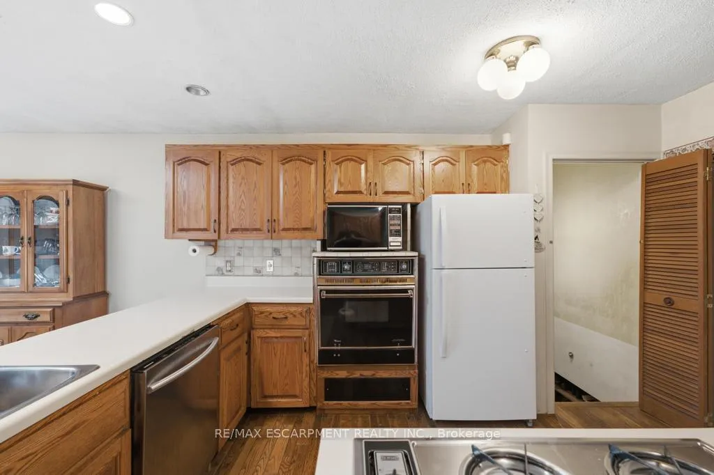 Photo 8 of 41 Oriole Crescent, Grimsby, Grimsby West — HOMEH
