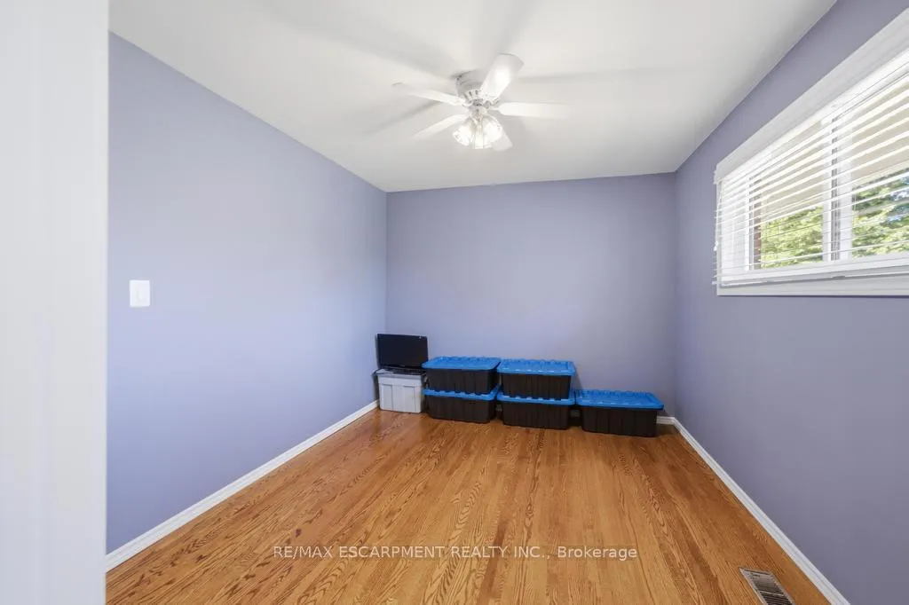 Photo 11 of 41 Oriole Crescent, Grimsby, Grimsby West — HOMEH