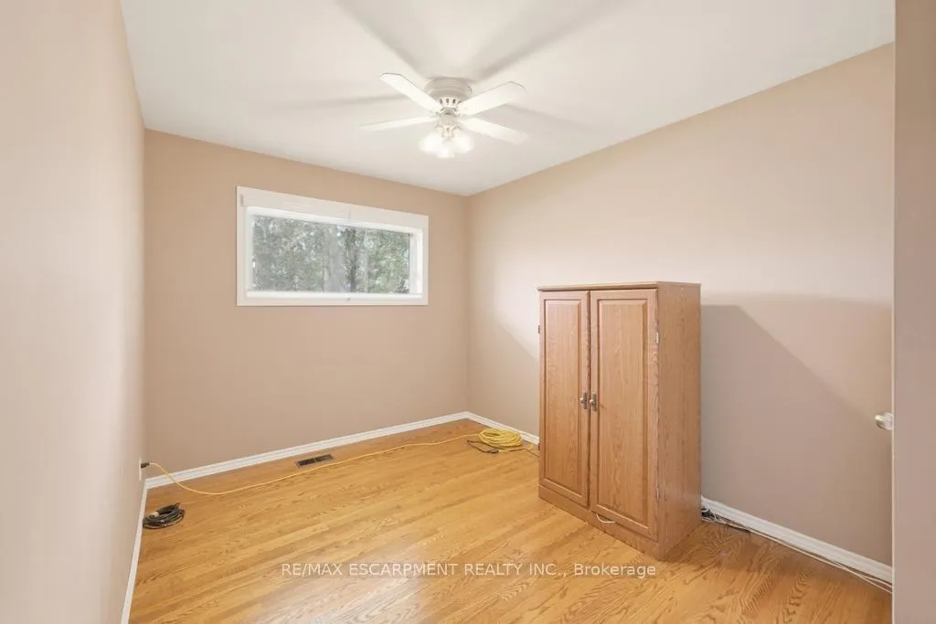 Photo 14 of 41 Oriole Crescent, Grimsby, Grimsby West — HOMEH