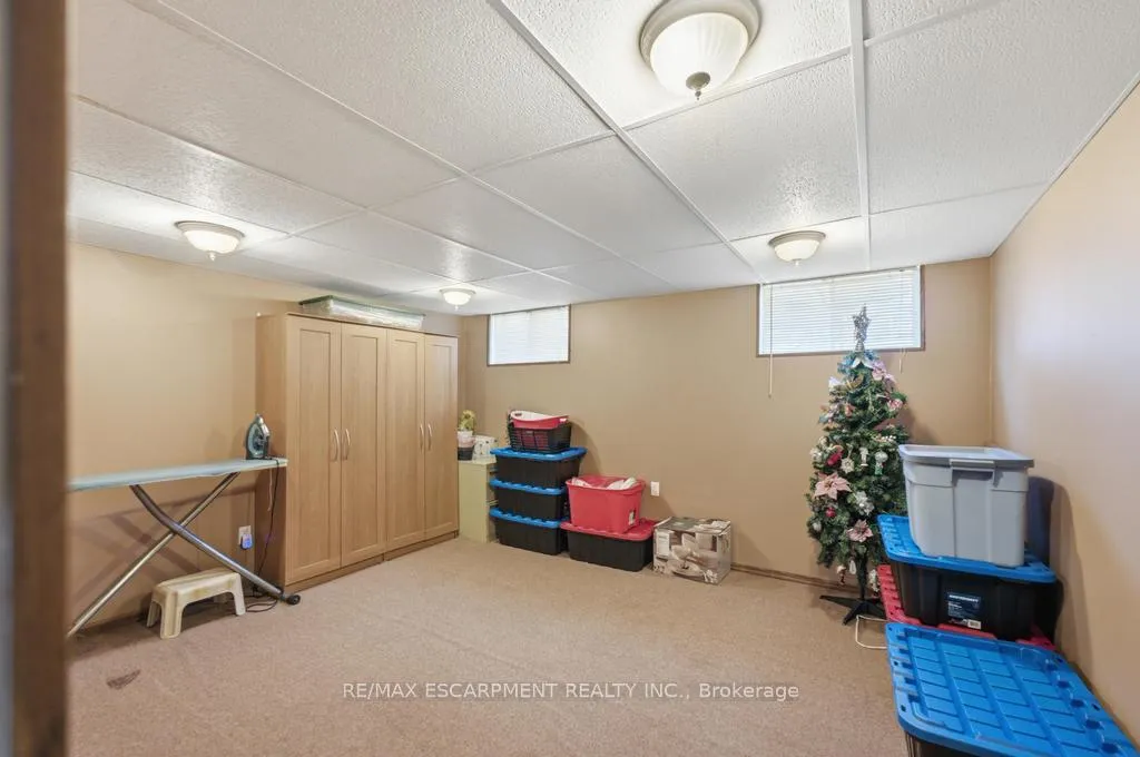 Photo 17 of 41 Oriole Crescent, Grimsby, Grimsby West — HOMEH