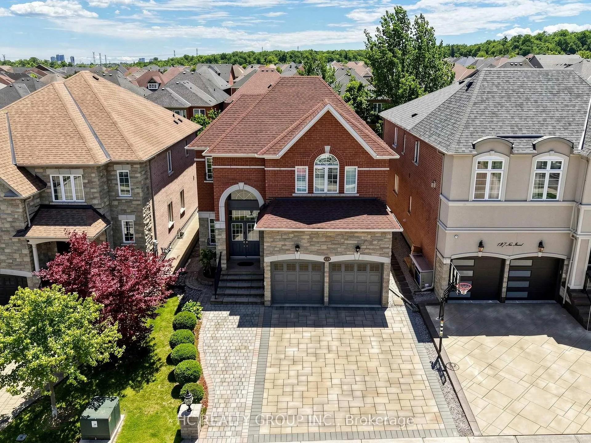 Front of 123 Ner Israel Drive