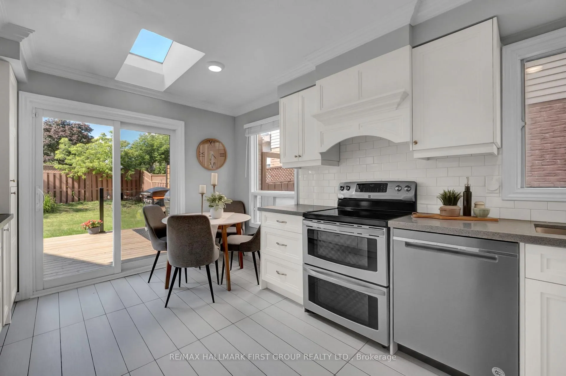 Photo 8 of 66 Windham Crescent, Clarington, Courtice — HOMEH