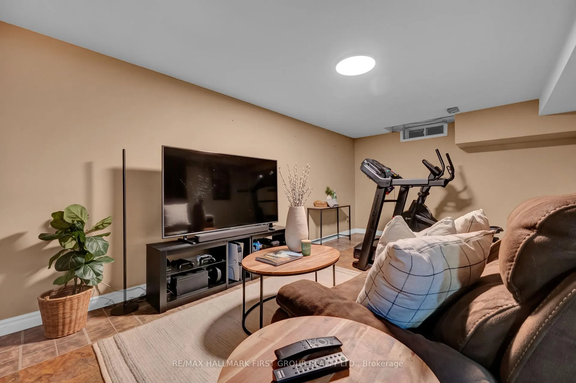 Photo 21 of 66 Windham Crescent, Clarington, Courtice — HOMEH