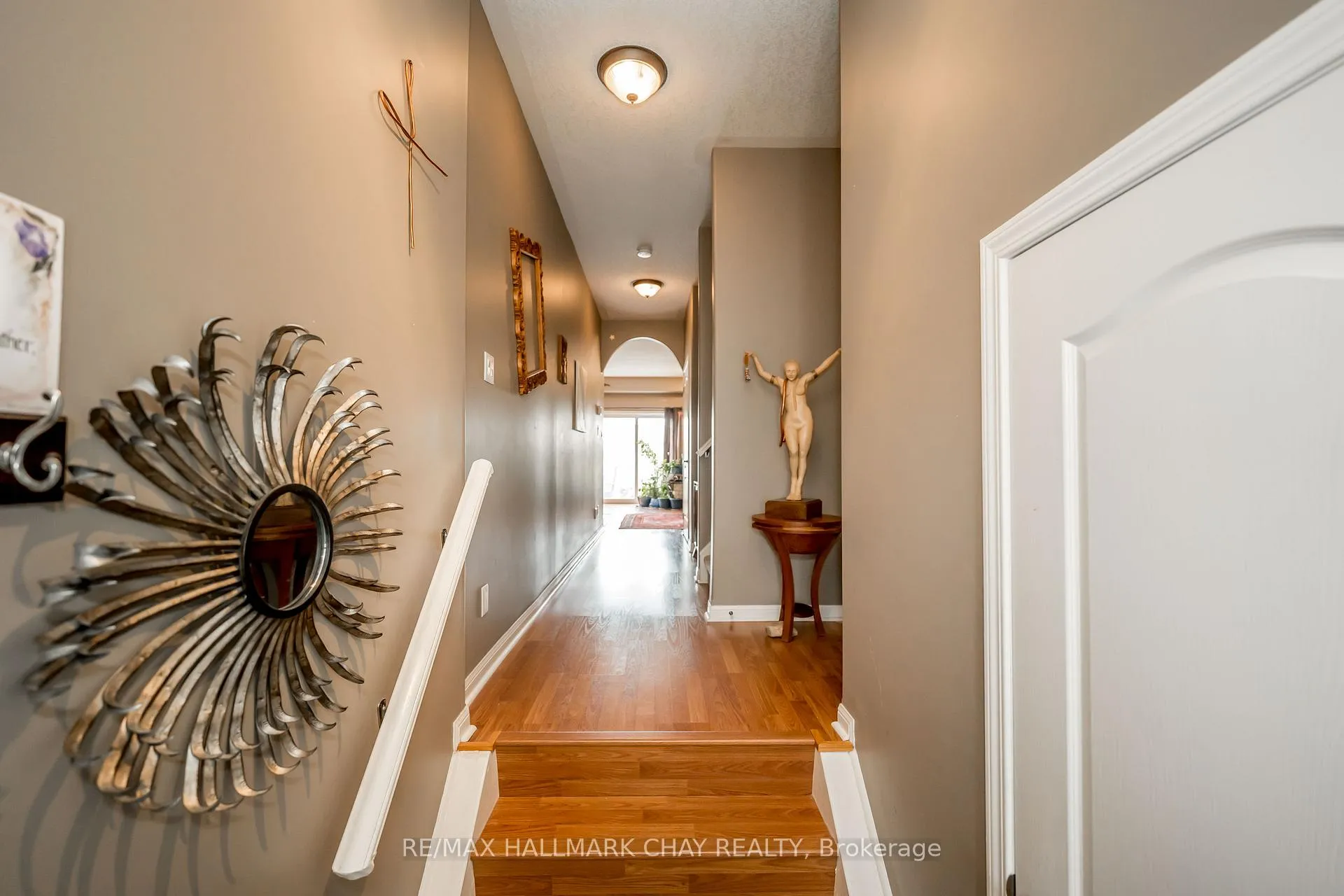 Photo 3 of Unit 9, 488 Yonge Street, Barrie, Painswick North — HOMEH