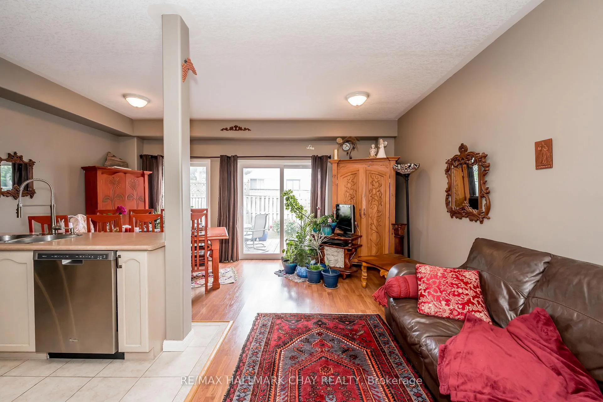 Photo 4 of Unit 9, 488 Yonge Street, Barrie, Painswick North — HOMEH