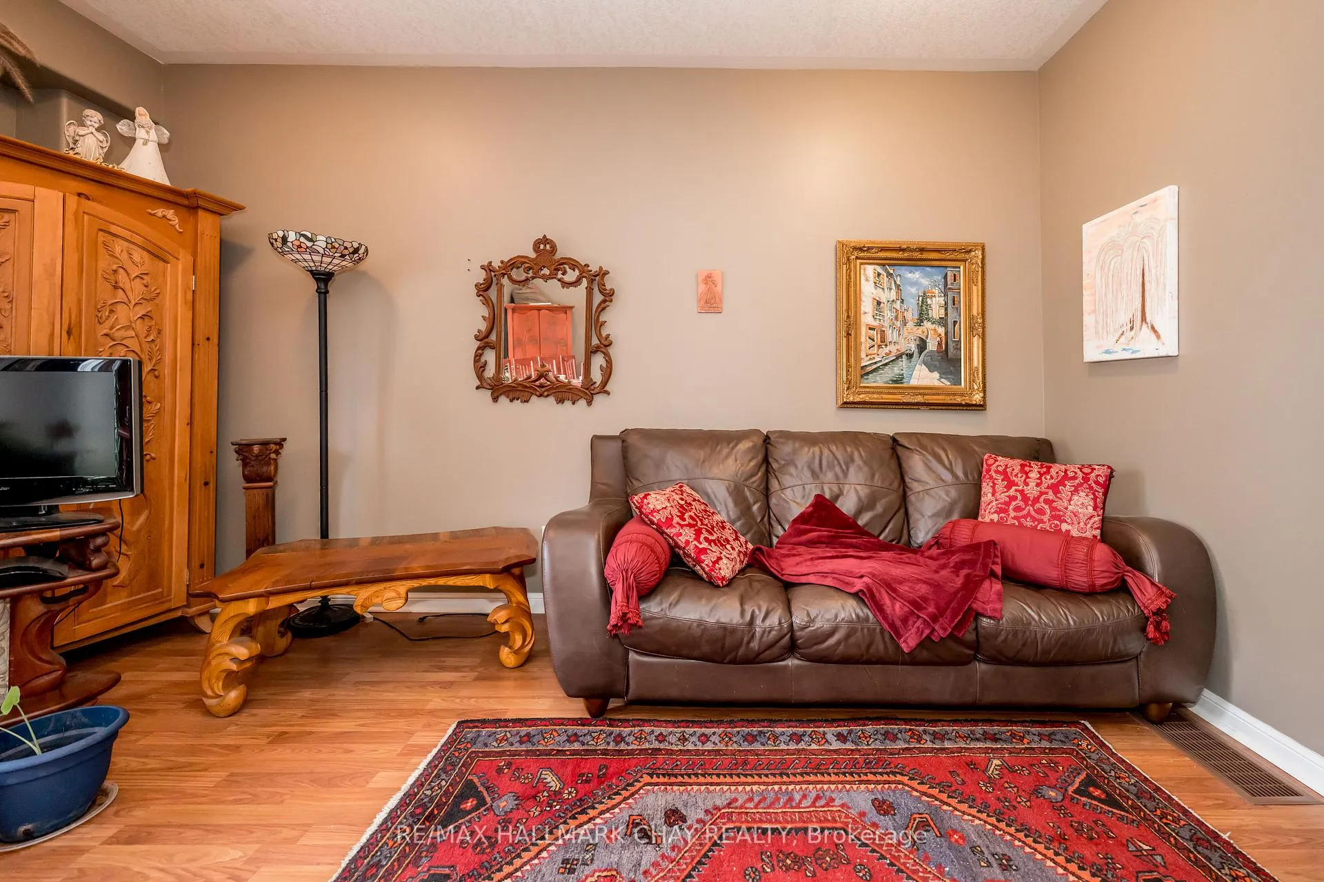 Photo 5 of Unit 9, 488 Yonge Street, Barrie, Painswick North — HOMEH